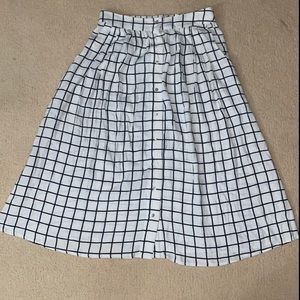 Black and white skirt with buttons and synched waist in the back